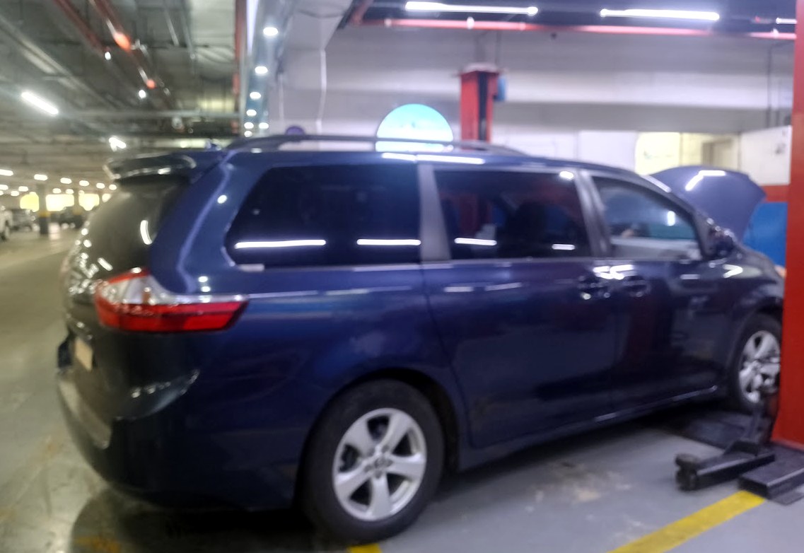 Toyota Sienna em atendimento na oficina
